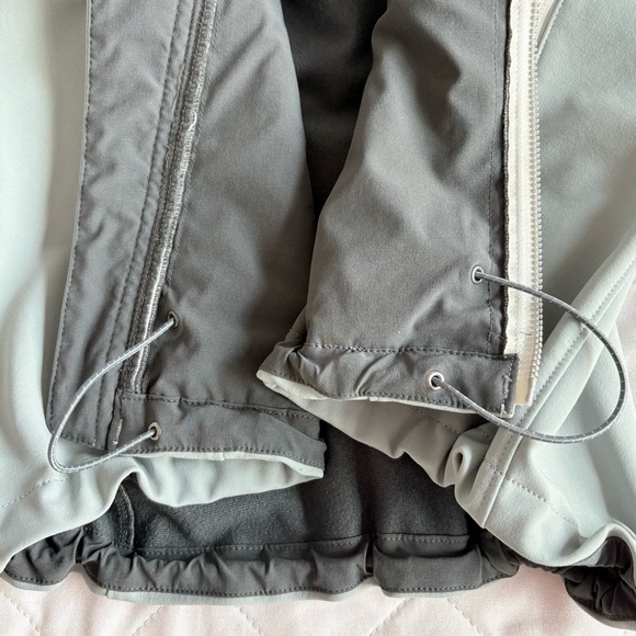 The North Face Summit Series Fleece Lined Jacket - Picture 7 of 10